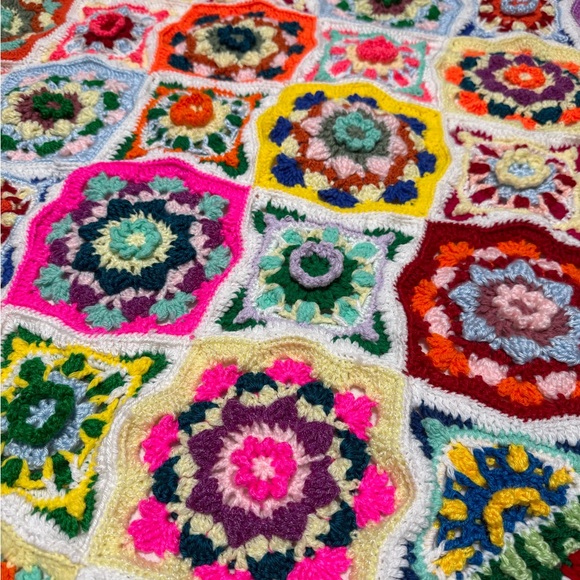 Persian style Flower granny afghan Handmade Crochet blanket 50” x 50” - Picture 10 of 10
